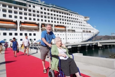 Quantum of the Sea, Kapal Pesiar Terbesar di Dunia Berlabuh di Gilimas Lembar NTB