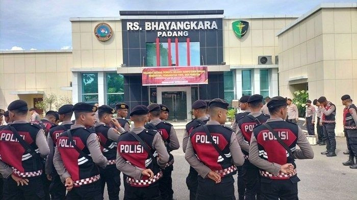 Polda Sumbar Gladi Bersih Pemberangkatan Jenazah AKP Ulil di RS Bhayangkara Padang