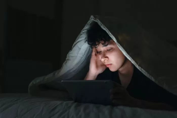 7 Kebiasaan Sepele yang Diam-Diam Merusak Tubuhmu Setiap Hari!