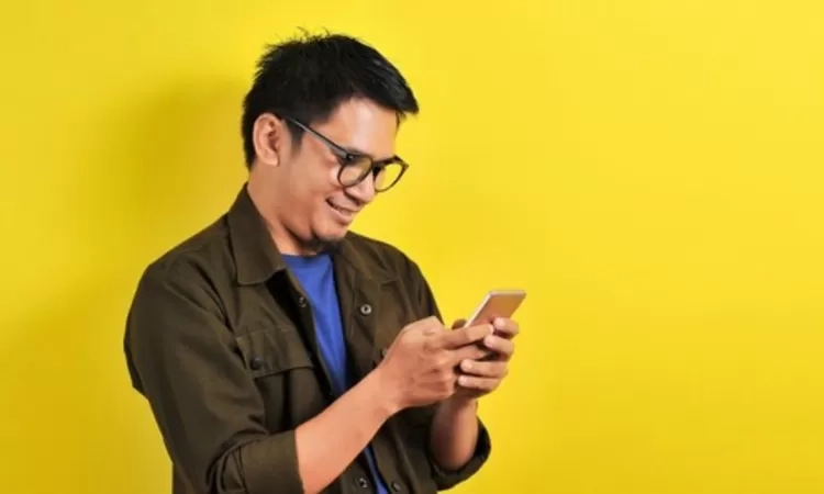5 Alasan Seseorang Lebih Memilih Mengirim Pesan daripada Mengangkat Telepon, Mulai dari Tidak Langsung Merespon hingga Menghindari Kelelahan Sosial