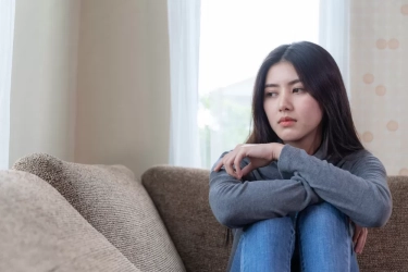 Ini 8 Tanda Perilaku Perempuan Kurang Percaya Diri Menurut Psikologi, Apakah Kamu Juga?