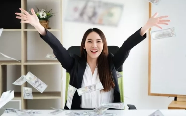 Baginya Dompet Kering Hanyalah Mitos: 8 Weton 'Tibo Gedong' yang Diproyeksikan Naik Daun dan Kelimpahan Rezeki di Tahun 2025