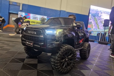 Mobil Mainan Sultan Ikut Mejeng di GJAW 2024, Intip Spesifikasi Toyota Hilux GR Versi Mini Berikut ini