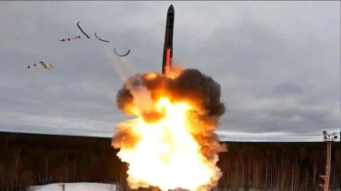 Putin Klaim Rudal Oreshnik Baru Bisa Menyaingi Senjata Nuklir, Kecepatan di Atas 3 Km Per Detik