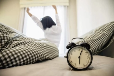 7 Kebiasaan Orang yang Bisa Bangun Tepat Waktu Tanpa Alarm Menurut Psikologi