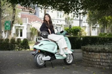 United E-Motor C2000 Tampil Retro Pakai 2 Slot Baterai Jarak Tempuh 130 Km