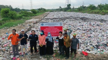 Kementerian Lingkungan Hidup Segel Pembuangan Sampah Ilegal Seluas 0,7 Hektare di Kabupaten Bekasi