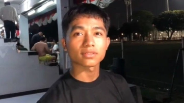 Rumahnya Tersambar Petir, Betrand Peto Sedih Ayam Peliharaannya Mati 