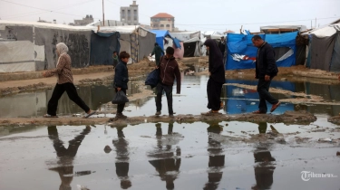 Situasi Memburuk, Warga Gaza Terkepung Banjir di Tengah Perang