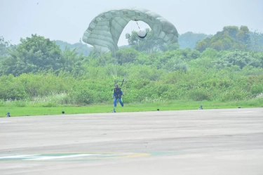 Lalui Latihan Berat Selama 33 Hari, TNI AL Cetak Peterjun Free Fall dari Kowal
