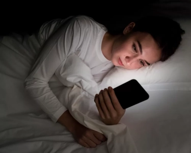 Tidak Selamanya Buruk atau Negatif, Inilah 8 Kepribadian Orang yang Tak Pernah Absen Cek Ponsel Saat Bangun Tidur Menurut Psikologi