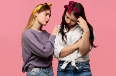 8 Tanda Perilaku Orang yang Bertindak Ramah tetapi Sebenarnya Tidak Suka Pada Anda