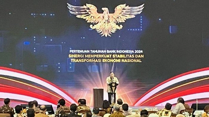 Seloroh Prabowo di Acara Tahunan Bank Indonesia, Sebut Panglima TNI Berpenampilan Seperti Bankir