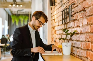 Ketahui 9 Kebiasaan yang Sering Dilakukan Sehari-hari oleh Orang Cerdas, Bisa Kamu Coba Praktikkan