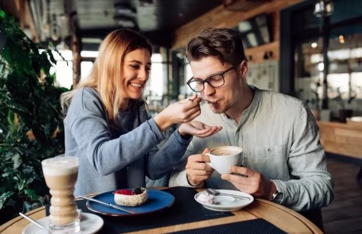 Tak Perlu Berlebihan, Ini 7 Cara Sederhana Introvert Menunjukkan Ketulusan dan Kasih Sayangnya yang Mendalam pada Anda