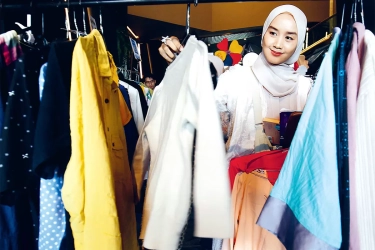 Upaya Joli Jolan dan BersalingSilang Kurangi Konsumsi Berlebih dengan Bertukar Barang tanpa Uang