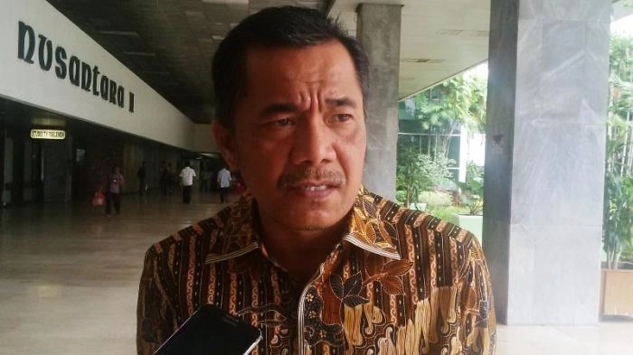 Anggota DPR Usulkan SIM dan STNK Berlaku Seumur Hidup