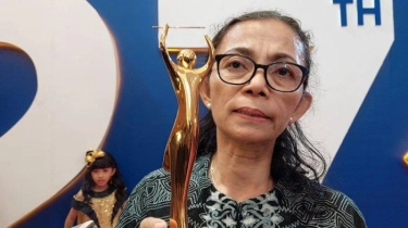 Ibunda Mendiang Melitha Sidabutar Menangis Saat Terima Penghargaan AMI Awards 2024