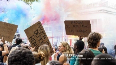 Prancis Menghadapi Krisis Politik yang Parah, Suara-suara Menyerukan Macron Tinggalkan Istana Elysee