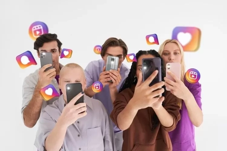 Ciri Psikologis Orang Suka Overshare di Media Sosial: 8 Kebiasaan yang Kerap Dilakukan untuk Menarik Audiens