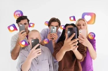 Ciri Psikologis Orang Suka Overshare di Media Sosial: 8 Kebiasaan yang Kerap Dilakukan untuk Menarik Audiens
