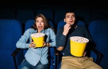Mereka yang Suka Menonton Film Horor, Menurut Psikolog Biasanya Memiliki 9 Sifat Ini