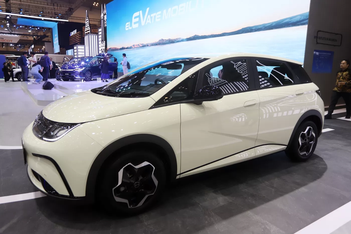 Seringkali Dibanding-bandingkan, BYD Dolphin dan Wuling Cloud EV Beda Tipis soal Jarak Tempuh