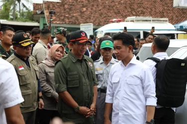 Tak Hanya Lakukan Pengamanan, Kapolda Jabar Dampingi Wapres Gibran Cek Lokasi Terdampak Bencana di Sukabumi