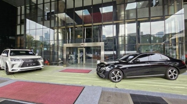 Gedung KPK Disulap jadi Showroom, Sederet Mobil Mewah Koruptor Dipajang