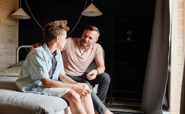 Jika Kamu Ingin Putramu Menjadi Pria yang 'Gentleman', Ucapkan Selamat Tinggal 8 Perilaku Ini