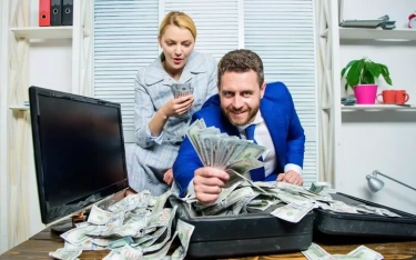 Kerja Tak Pernah Main-Main: 7 Shio yang Peluh Keringatnya Dibayar Kontan dengan Harta Membumbung di Akhir Tahun