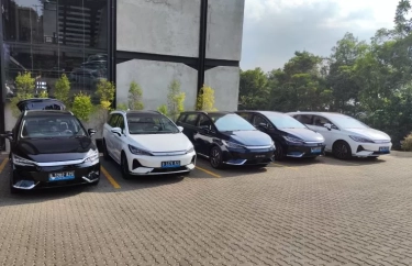 Mobil MPV yang Seringkali jadi Pilihan, Ini Perbandingan BYD M6 dengan Toyota Kijang Innova