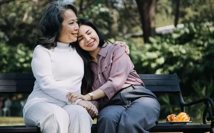 Orang Tua yang Sudah Lanjut Usia Tapi Masih Mengontrol Kehidupan Anaknya yang Sudah Dewasa, Cenderung Memiliki 7 Perilaku Ini