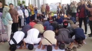 Sidang Investasi Bodong di PN Kota Bekasi Diwarnai Isak Tangis dan Sujud Syukur Ratusan Nasabah