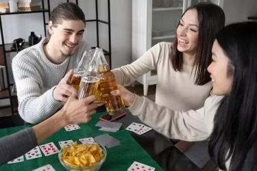 7 Karakter yang Dimiliki Orang yang Memilih Lingkar Teman Terdekatnya Tetap Kecil, Menurut Psikologi
