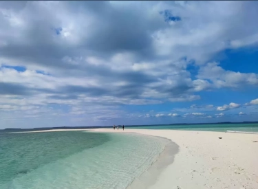 Pantai Ngurtavur Jadi Wisata Favorit Saat Natal dan Tahun Baru, Ini 4 Pesonanya, Salah Satunya Jembatan Pasir