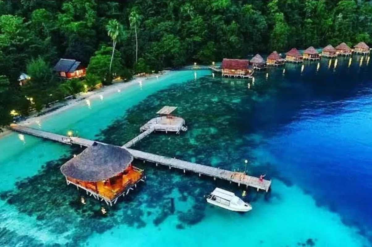 Rekomendasi 4 Pantai Paling Menawan di Maluku untuk Liburan Natal 2024