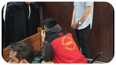 Jalani Sidang Kasus Dugaan Pencabulan AG, Mario Dandy Tutup Wajahnya dengan Masker dan Kupluk