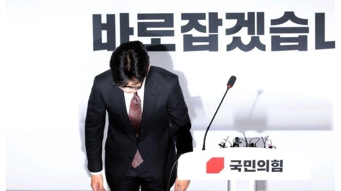 Buntut Pemakzulan Yoon Suk Yeol, Han Dong Hoon Mundur dari Jabatan, Minta Maaf Sambil Membungkuk