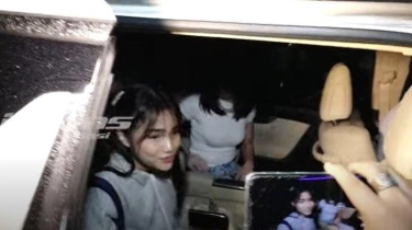 Respons Fuji Disinggung soal Kedekatannya dengan Aisar Khaled, Cuma Senyum-senyum