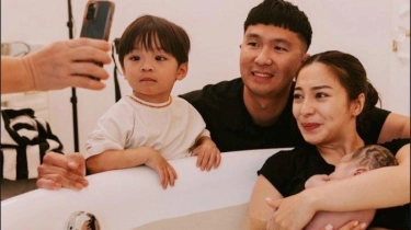 Selamat, Nikita Willy Melahirkan Anak Kedua dengan Metode Water Birth