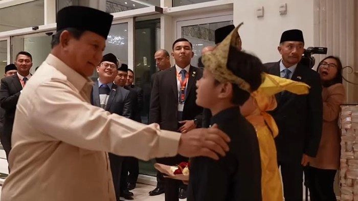 Pelajar SD di Kairo Mesir Senang Sekaligus Bangga Bisa Bertemu dan Berjabat Tangan dengan Prabowo
