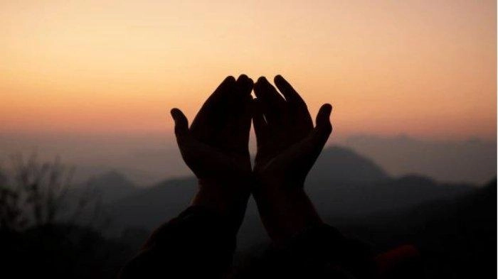 Doa Akhir Tahun dan Awal Tahun, Lengkap Tulisan Arab, Latin, dan Terjemahannya