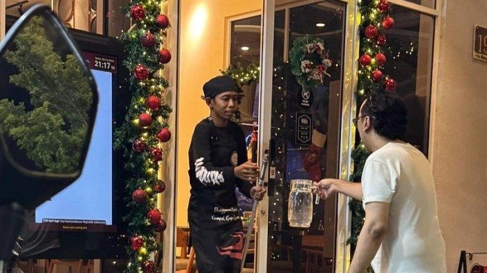 Gagal Jadi Anggota DPR Dede Sunandar Dikabarkan Jadi Pelayan Kafe di PIK, Ini Penampakannya