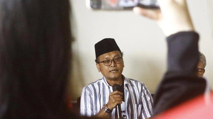 Jokowi Bantah Ajukan 3 Periode, Jubir PDIP Guntur Romli: Jadi Tertawaan, Publik Bisa Menilai