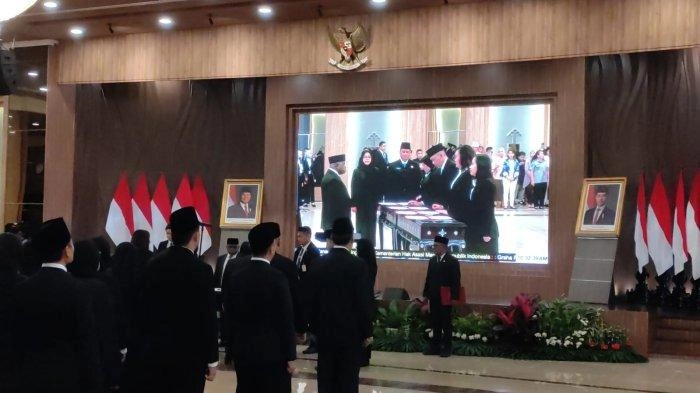 Natalius Pigai Lantik 56 Pejabat di Kementerian HAM, Minta Jajarannya Kerja Baik dan Ikhlas