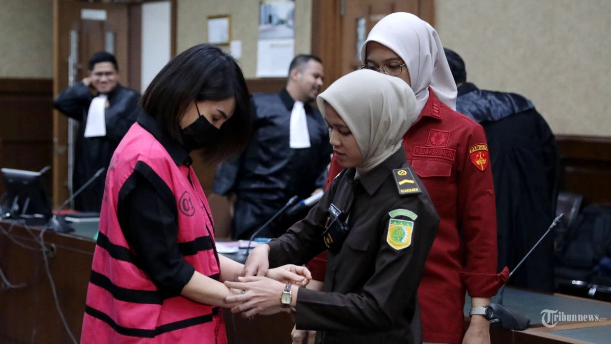Tangis Helena Lim Dipelukan Ibunda Usai Divonis Bersalah di Kasus Timah, Doa Hoa Lian Belum Dijawab