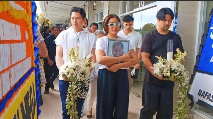 Keluarga Ungkap Alasan Ayah Jessica Iskandar Dikremasi hingga Abunya Dilarung ke Laut