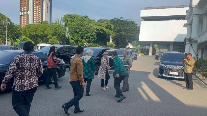 Ketua BPK Bungkam Usai Serahkan IHPS 1 Tahun 2024 ke Presiden