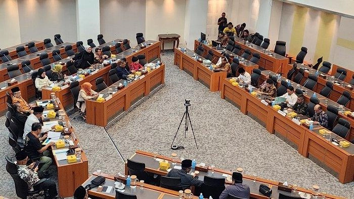 Kemenag Diminta Cari Solusi Dampak Pembatasan Usia Jemaah Haji di Atas 90 Tahun